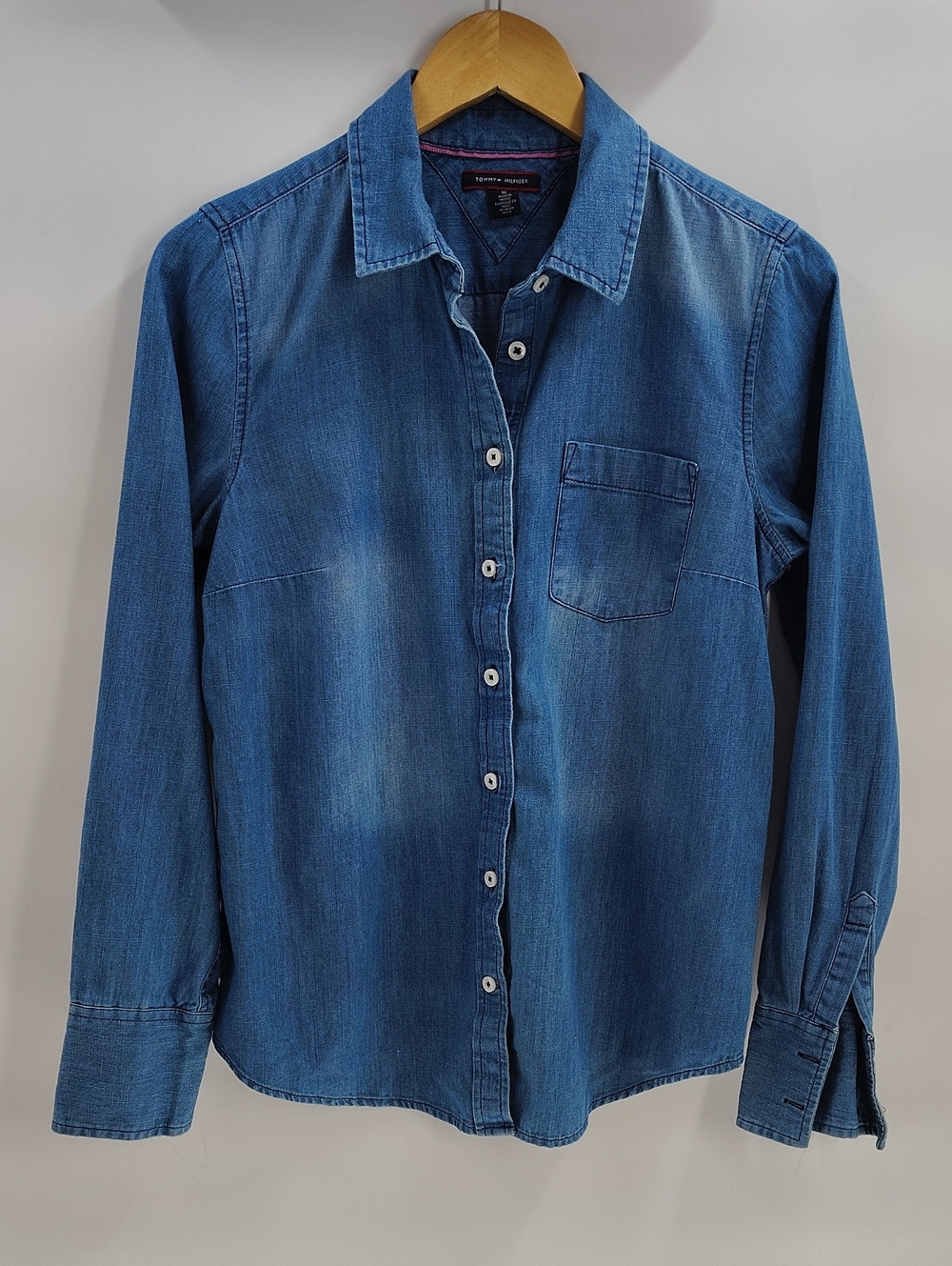 Tommy Hilfiger Button Down Chambray Top Size Medium Long Sleeve Blue